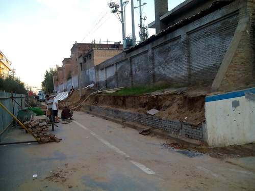 一八五公司前院东侧防护墙加固工程开工 一八五公司前院东侧防护墙加固工程开工